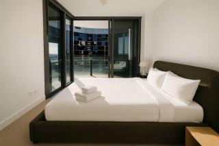 Bright & Calm Haven Lv 17 - w/ Sky & Balcony Views - Apartment - 2
