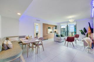 Stunning Lux 2 Bed 2 Bath with Panoramic View from Balcony - 9