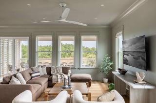 Luxurious Coastal Home Heated Pool - 8