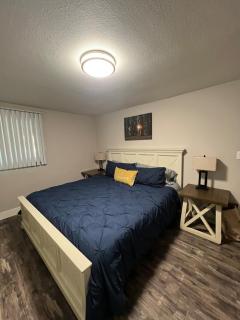 Near U of O Eugene OR Slp8 GateYrd PetStayFREE - 4