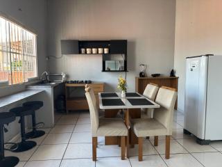 Casa com 2 quartos suíte, cozinha equipada, Wi-Fi, Garagem, Próxima a Rodoviária, check-in automático das 21h as 08h - 7