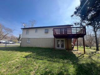 Lusby 4BD Family Home with Private Beach Access - 4
