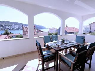 Apartment on iovo with Large Balcony - 3