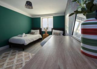 Private 2 Bed Escape with Huge Parking - 4