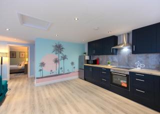 Private 2 Bed Escape with Huge Parking - 5