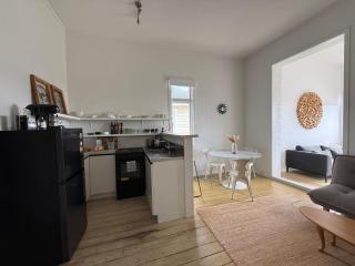 Bespoke Stays - Rustic Stanley Bay Apartment - 5