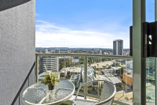 Legends Private Apartments - Q Stay - 4