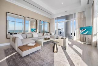 Fontainebleau Penthouse Cabana and Airport Shuttle - 9