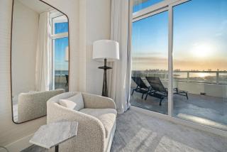 Fontainebleau Penthouse Cabana and Airport Shuttle - 2