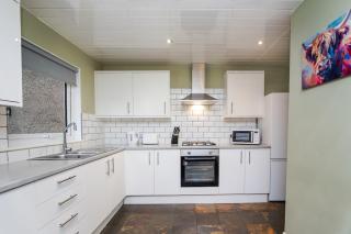 Comfortable 3BR House Glenrothes Parking WiFi - 8
