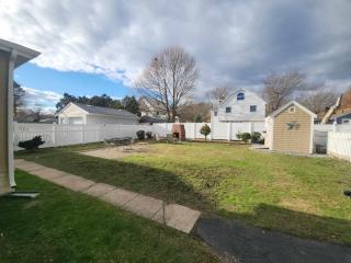 The Fairview - North of Boston Furnished Home - 9