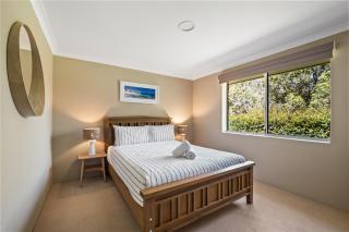 Courtside - Family Stay with Private Tennis Court - 1