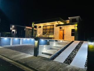 Volcano View Modern Retreat - Gated, AC, WiFi - 0