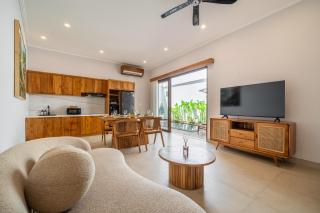 Cassandra Villa 6 - 8