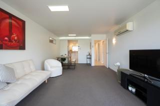 Lakeview Escape - Modern Comfort in the Heart of Taupo - 1