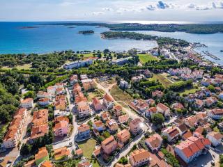Apartment near Pula with Sea View Balcony - 2