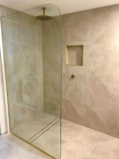 308 Luxe Renovated Apartment, Walk to CBD and River - 9