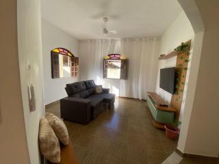 Casa espaçosa com suíte climatizada e garagem própria ideal para férias em família ou em grupo - 2