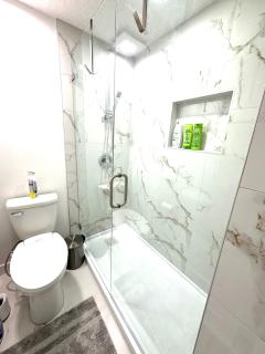 Cozy Two Bedroom Suite in NW Calgary Near Banff and Calgary Airport - 9