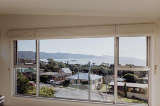 The Watch House - Panoramic Views of Bicheno Ocean - 6