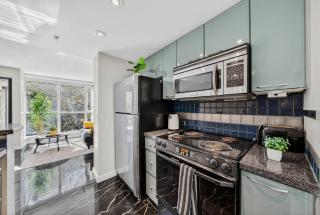 Luxury 2BR Townhouse in Heart of Downtown - 4