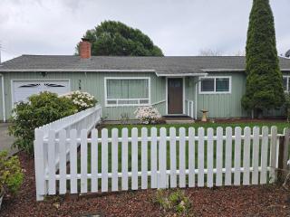 Cozy Cottage by the Sea - 5