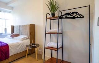 2BR Apartment Bury Centre Parking Walk Everywhere - 5