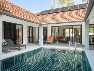 Cosy 3Br Villa Private Pool & Walk to Beach - 2