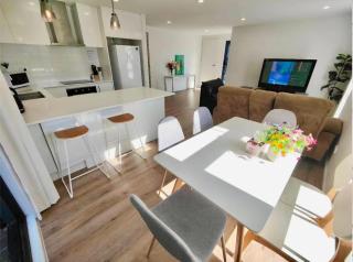 Midnight Haven BrandNew Modern spacious 3BR home Near Airport Garage Parking - 9