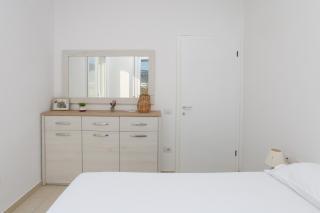 Richard Sea View Apartment - Happy Rentals - 5