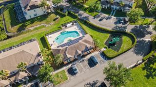Pool Home Near Disney Sleeps 10 BBQ Stylish Stay - 5
