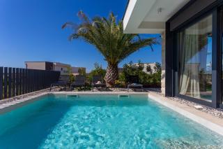 Mukalba Palm Villas with Private Pool and Sea View - 9