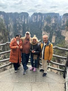 Luna's Travel House-Family and group-friendly,Walk 2 minutes to Tianmen Cableway,Free pick up service,Book tickets, Free Laundry,Experienced tour guide service,Group tour - 5