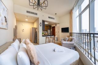 Studio with City Views Pool & Gym - 4