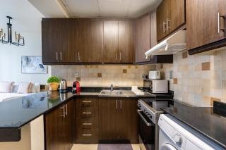 Studio with City Views Pool & Gym - 2