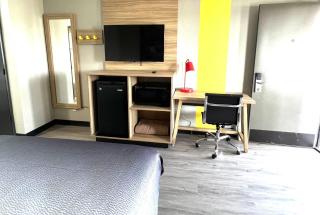 Super 8 by Wyndham Manchester TN - 7