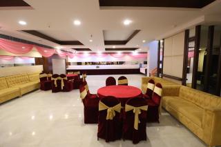 Hotel Rajpath Residency Near EDM Mall - 9