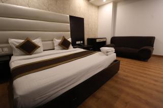 Hotel Rajpath Residency Near EDM Mall - 5