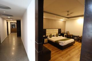 Hotel Rajpath Residency Near EDM Mall - 7
