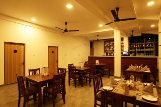Hotel Emerald Green - 1