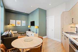 Castle Steps Away - Modern City Flat - 5