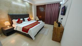 Divine India Service Apartment Near Medanta Hospital And Noida city Centre 51 Metro, Noida Sector 72 - 2