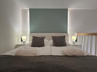 Underfloor Heated Apartment - Free Parking - 9