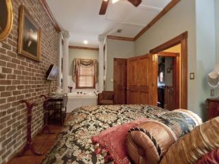 McMillan Inn - 5