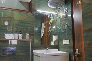 Luxury 1BHK Retreat near golf course rd & metro - 2
