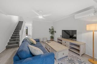 Stylish Townhouse in Ascot with Modern Interiors - 9