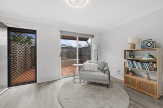 Stylish Townhouse in Ascot with Modern Interiors - 5