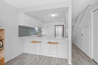 Stylish Townhouse in Ascot with Modern Interiors - 4