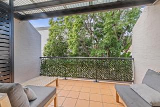 Stylish Townhouse in Ascot with Modern Interiors - 2