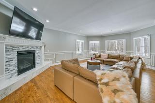 Game Room, Hot Tub! Family Getaway in Bayshore - 4